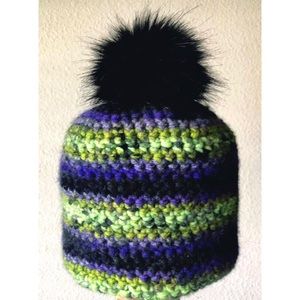 Crochet beanie with poof